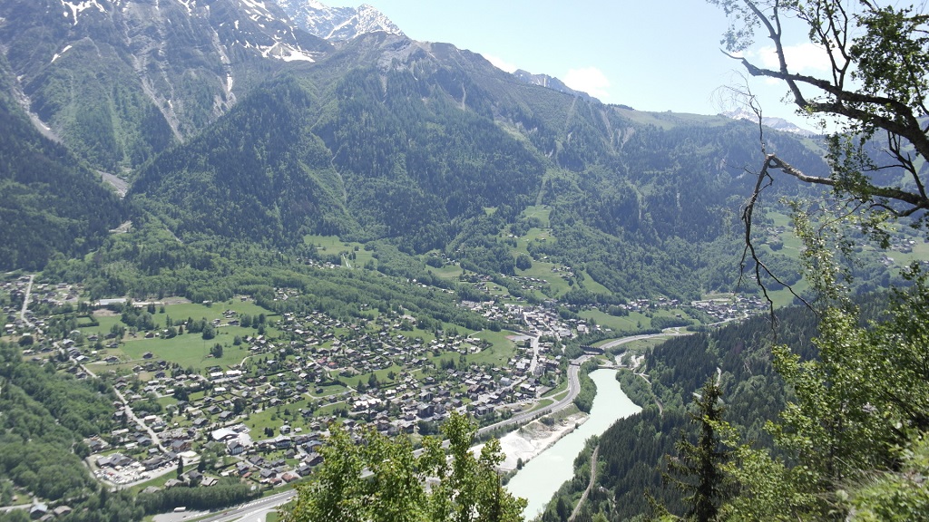 Enquête publique sur le Plan Local d'Urbanisme (PLU) et l'assainissement sur la commune des Houches: rapport et conclusions du commissaire-enquêteur
